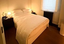 Interior de dormitorio moderno reformado por Legacy Decoraciones y Reformas en Madrid